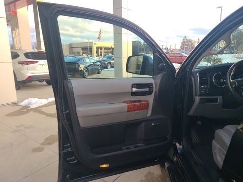 Used 2019 Toyota Sequoia Platinum image 18