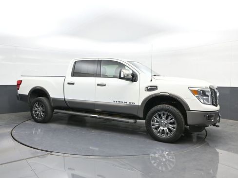 Used 2018 Nissan Titan Platinum Reserve w/ Platinum Utility Package AWD/4WD image 17