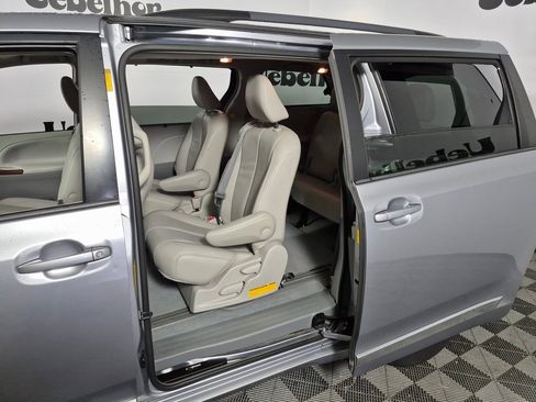 Used 2013 Toyota Sienna XLE image 6