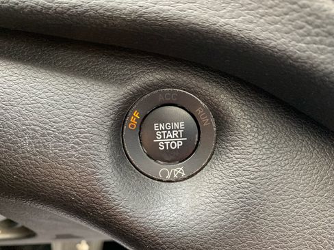 Used 2021 Jeep Cherokee High Altitude AWD/4WD image 24