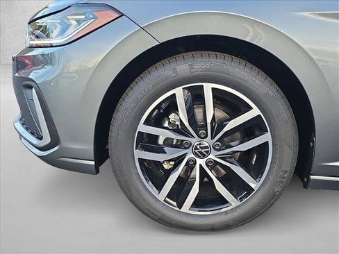 Used 2026 Volkswagen Jetta SE FWD image 10