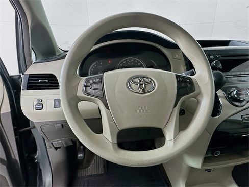 Used 2013 Toyota Sienna LE image 11
