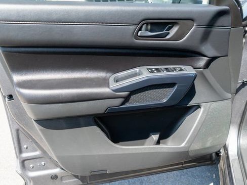 Used 2025 Nissan Pathfinder SV AWD/4WD image 16