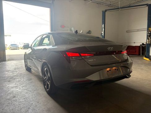 Used 2023 Hyundai Elantra SEL w/ Convenience Package FWD image 5
