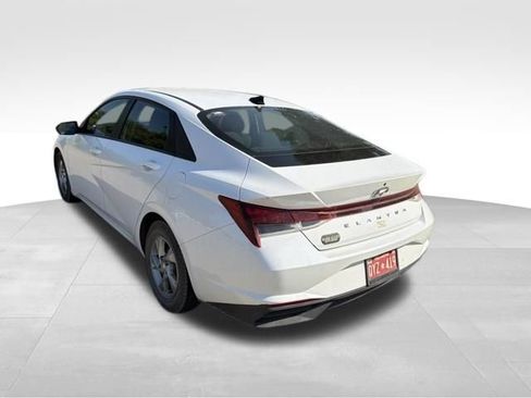 Used 2021 Hyundai Elantra SE FWD image 5