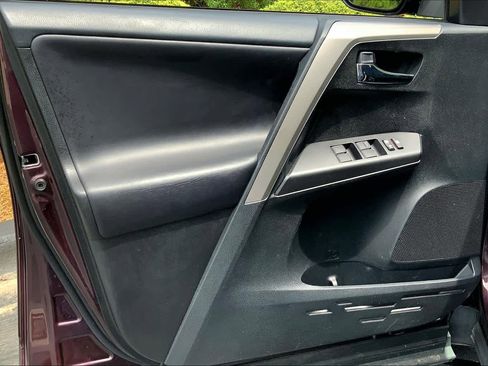 Used 2018 Toyota RAV4 XLE image 22