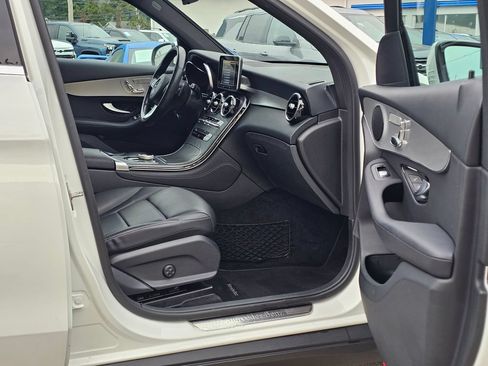Used 2019 Mercedes-Benz GLC 300 4MATIC image 14