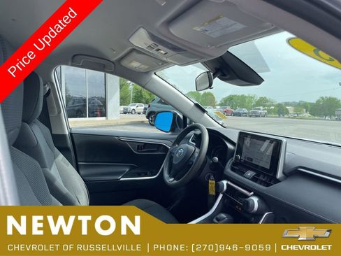 Used 2025 Toyota RAV4 LE FWD image 28