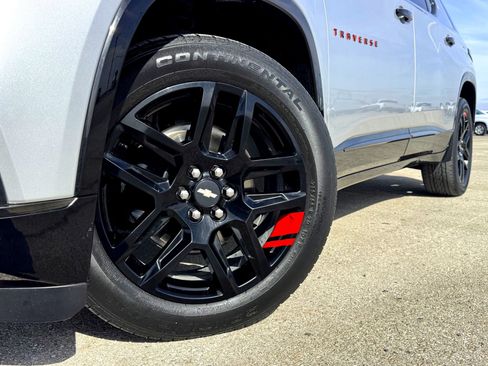 Used 2021 Chevrolet Traverse Premier w/ Redline Edition image 2