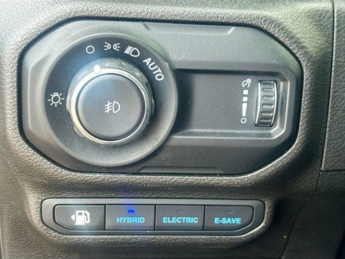 Used 2023 Jeep Wrangler Unlimited Sahara w/ Cold Weather Group AWD/4WD image 11
