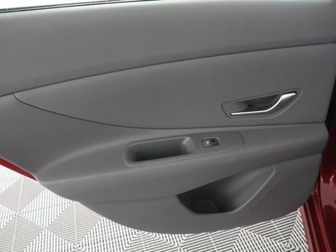 Used 2025 Hyundai Elantra SEL FWD image 27