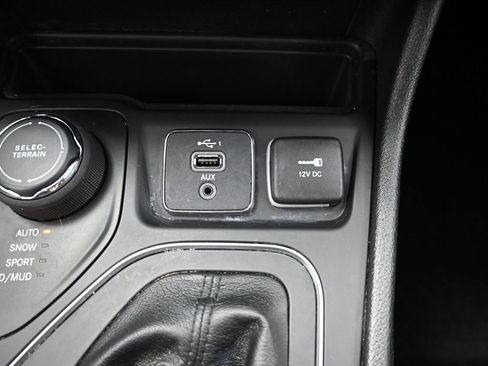 Used 2020 Jeep Cherokee Latitude Lux w/ Comfort/Convenience Group image 23