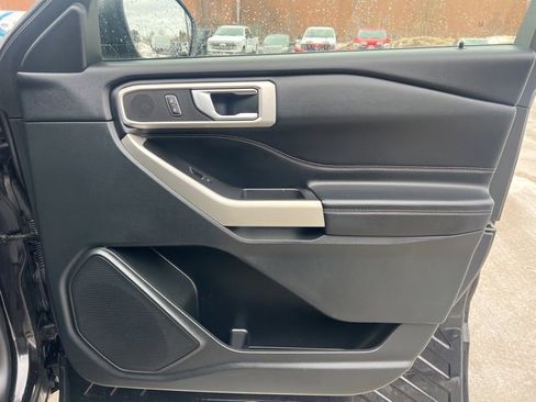 Used 2022 Ford Explorer XLT w/ Equipment Group 202A image 10
