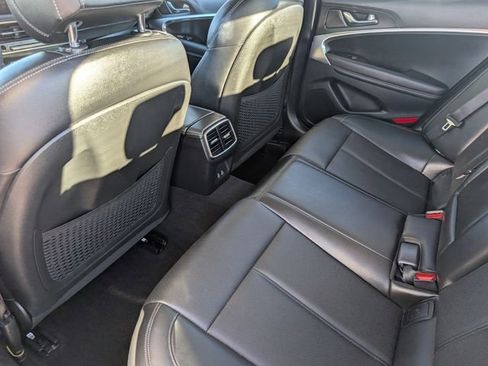 Used 2025 Genesis G70 2.5T image 15