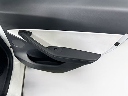 Used 2021 Tesla Model Y Long Range image 28