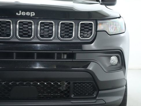 Used 2024 Jeep Compass Latitude AWD/4WD image 8