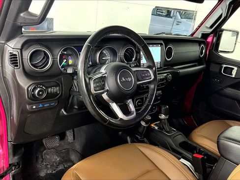 Used 2022 Jeep Wrangler Unlimited Sahara w/ Cold Weather Group image 17