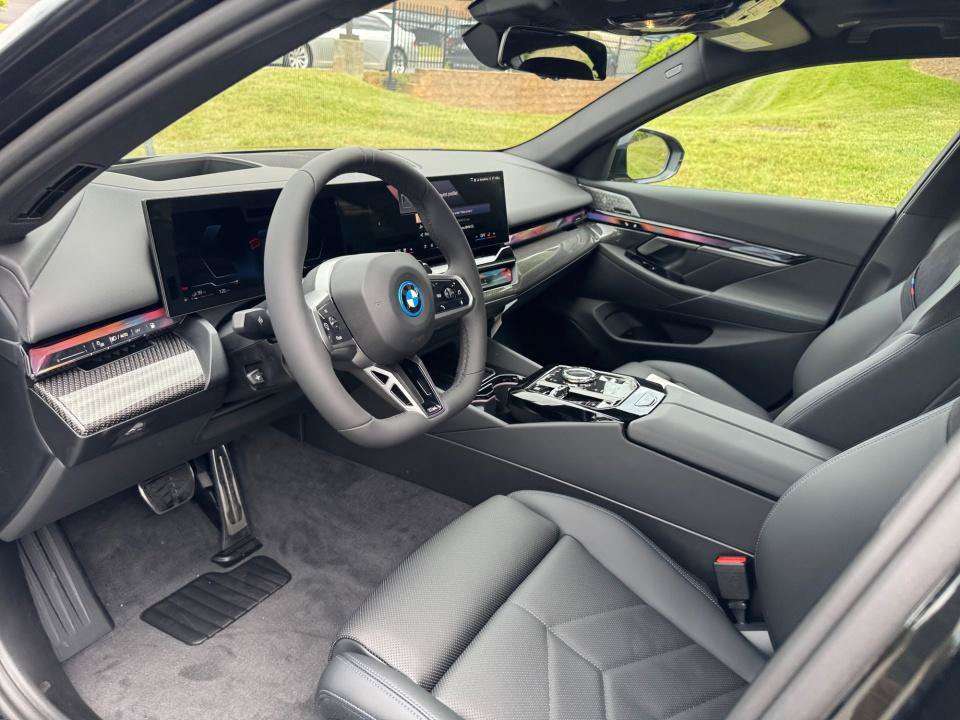 New 2027 BMW 550e xDrive w/ Executive Package AWD/4WD image 30