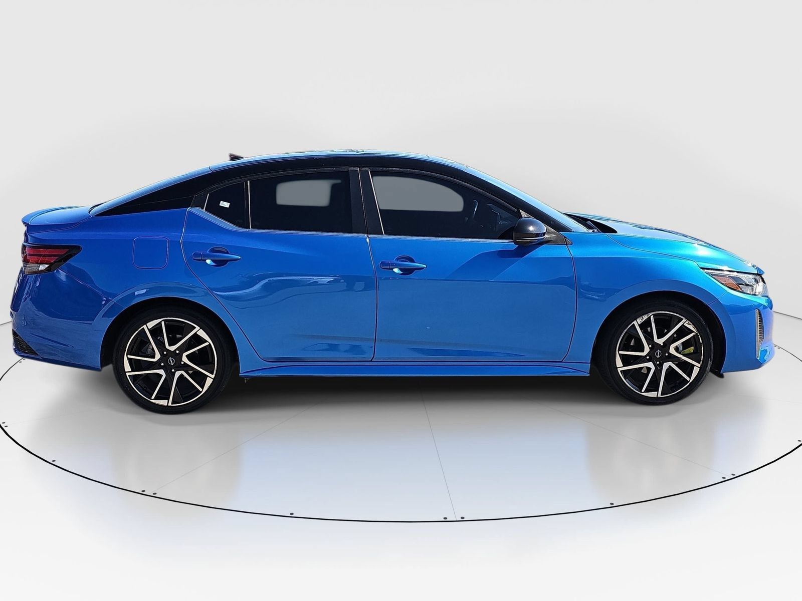Used 2025 Nissan Sentra SR w/ SR Premium Package FWD image 4