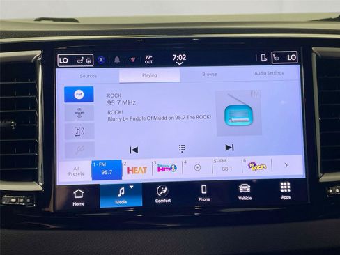 Used 2025 Chrysler Pacifica Select FWD image 7