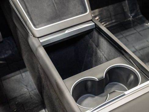 Used 2026 Tesla Model Y AWD image 19