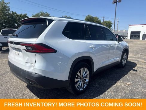 Used 2024 Toyota Grand Highlander AWD image 2