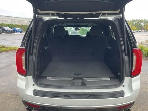 Used 2024 GMC Yukon XL Denali image 11