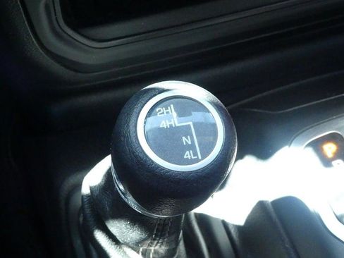 Used 2018 Jeep Wrangler Unlimited Sahara w/ LED Lighting Group AWD/4WD image 24