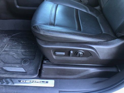 Used 2022 GMC Sierra 3500 Denali w/ Denali Ultimate Package image 16