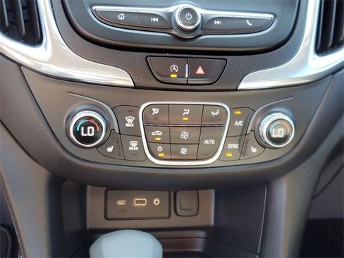 Used 2022 Chevrolet Equinox LT image 26