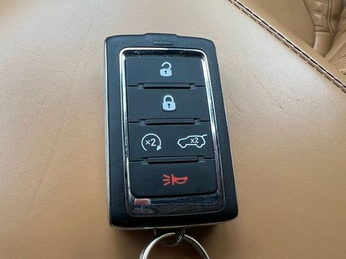 Used 2022 Jeep Grand Cherokee Summit w/ Luxury Tech Group V image 52