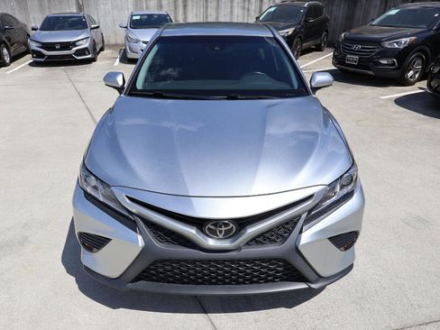 Used 2018 Toyota Camry SE w/ Convenience Package FWD image 11