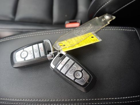 Used 2022 Ford Escape SEL w/ Technology Package image 2