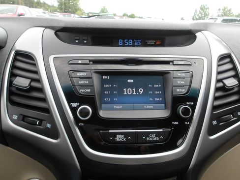 Used 2016 Hyundai Elantra Value Edition FWD image 18