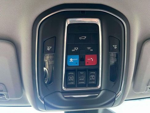 Used 2022 Jeep Grand Cherokee Limited 4xe w/ Luxury Tech Group II AWD/4WD image 11