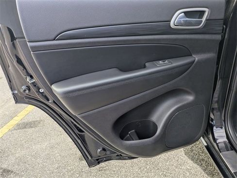 Used 2020 Jeep Grand Cherokee Altitude image 25