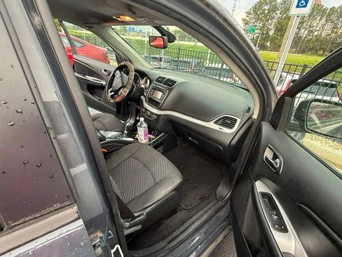 Used 2018 Dodge Journey SXT FWD image 4
