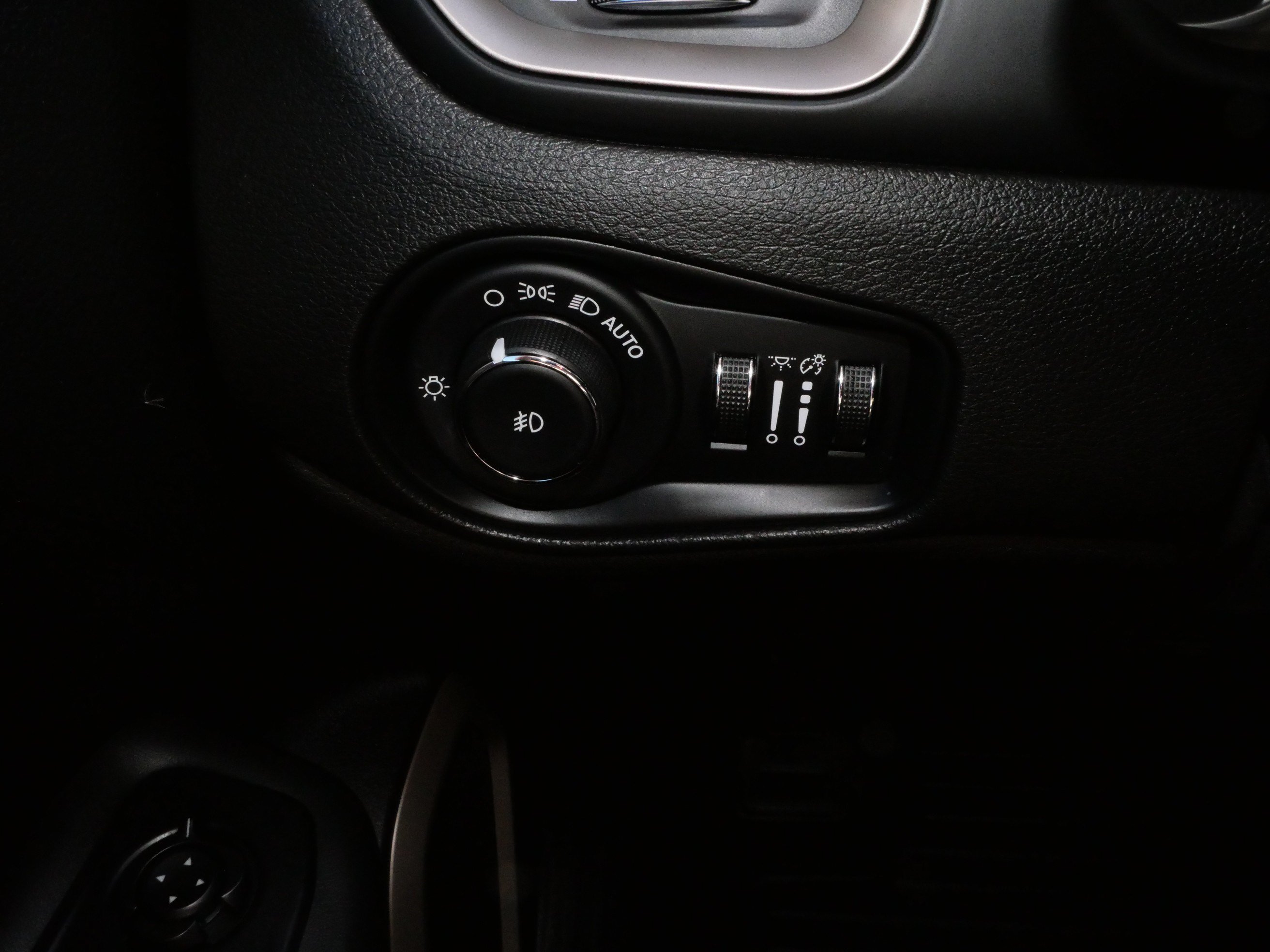 Used 2016 Jeep Renegade Limited AWD/4WD image 23