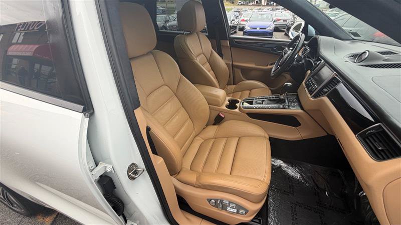 Used 2016 Porsche Macan Turbo AWD/4WD image 7