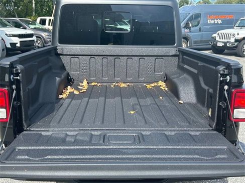 New 2025 Jeep Gladiator Sport image 4