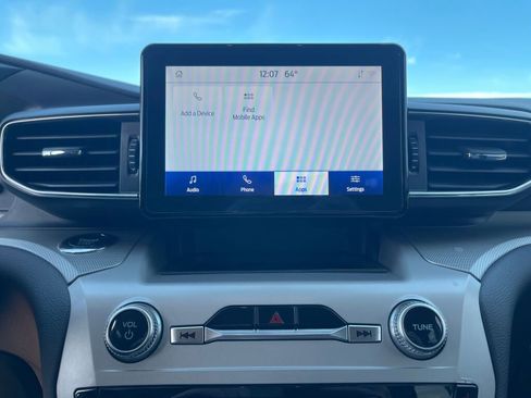 Used 2023 Ford Explorer XLT w/ Equipment Group 202A image 10