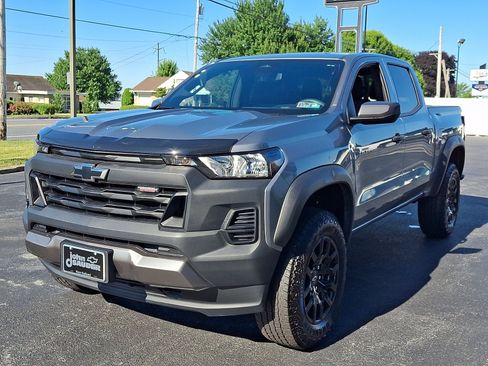 Used 2025 Chevrolet Colorado Trail Boss AWD/4WD image 3