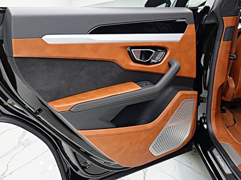 Used 2019 Lamborghini Urus AWD/4WD image 49