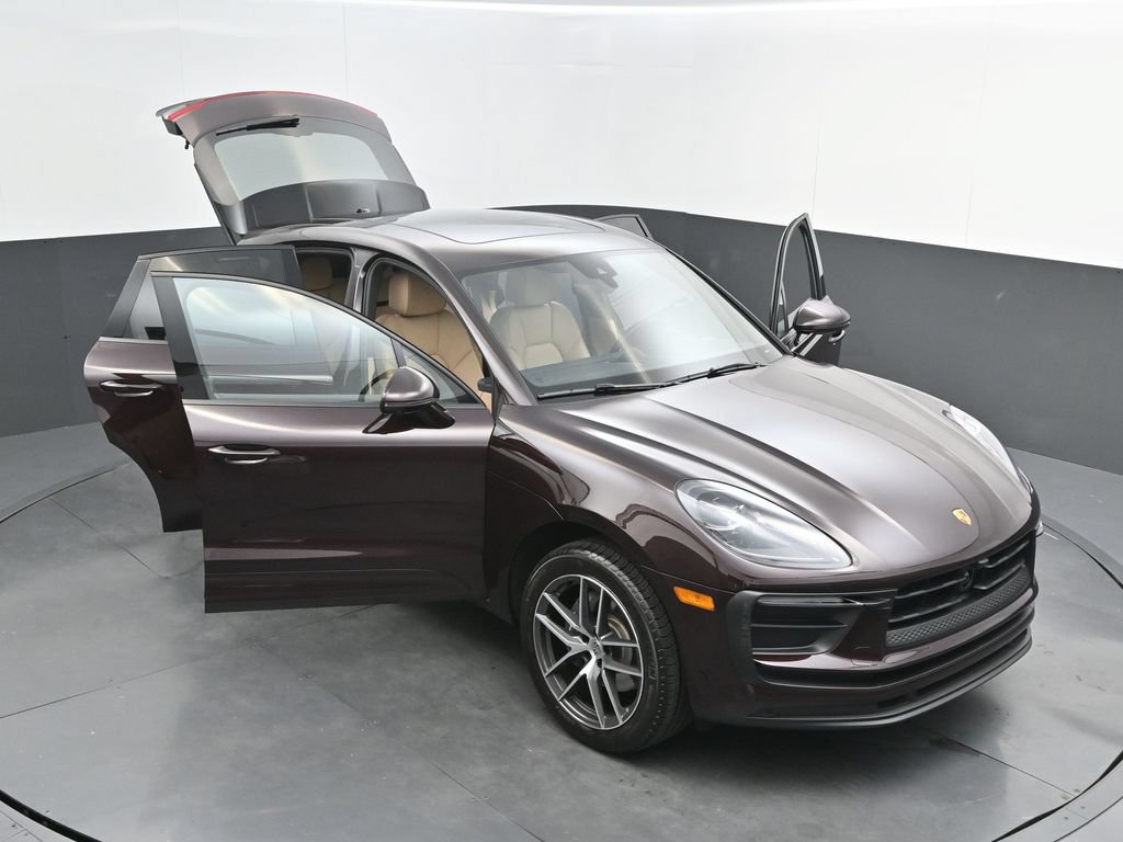 Certified 2024 Porsche Macan AWD/4WD image 48