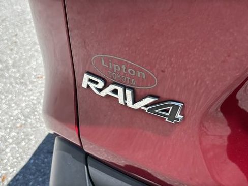 Used 2021 Toyota RAV4 XLE Premium FWD image 7