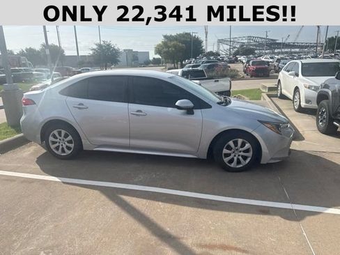 Used 2023 Toyota Corolla LE FWD image 2