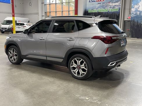 Used 2021 Kia Seltos SX w/ SX Sunroof Package AWD/4WD image 3
