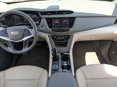 Used 2020 Cadillac XT5 Premium Luxury FWD image 17