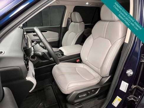 Used 2025 Honda Pilot Touring image 4