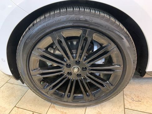 Used 2023 Land Rover Range Rover Long Wheelbase SE AWD/4WD image 16